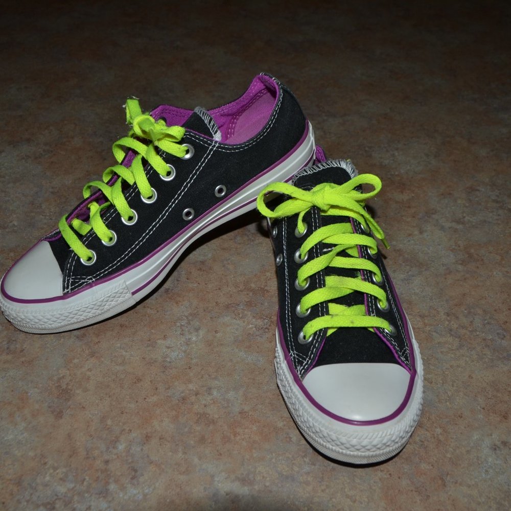 Converse Shoes  Woman Size 7 Men Size 5